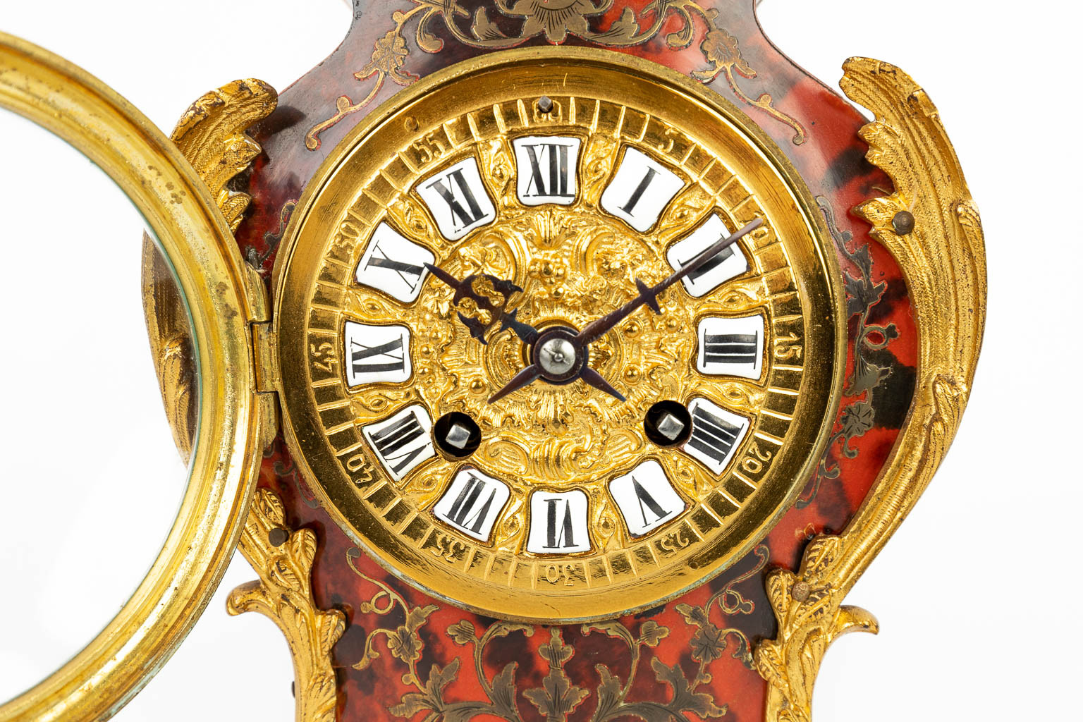 A mantle clock decorated with boulle inlay and mounted with bronze in Louis XV style. (H:33cm)