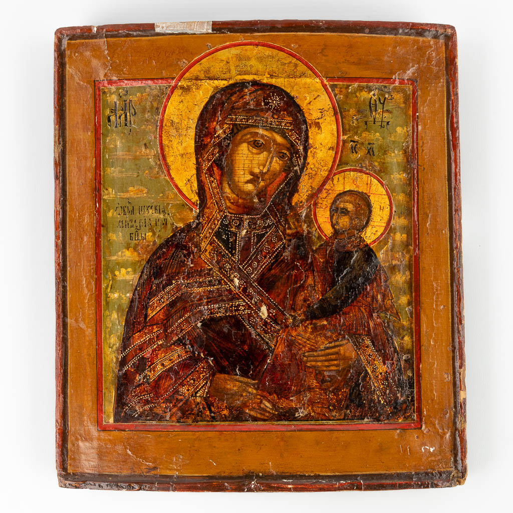 Een antieke Russische icoon 'Moeder Gods Smolenskaja', Tempera op paneel, 17de eeuw. (W:27,5 x H:31 cm)