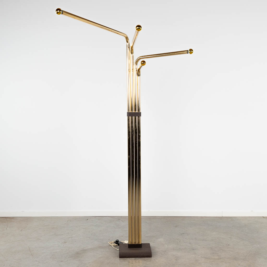  Goffredo REGGIANI (1929) een mid-century Italiaanse staanlamp met 4 lichtpunten. Circa 1970. (100 x 205cm)