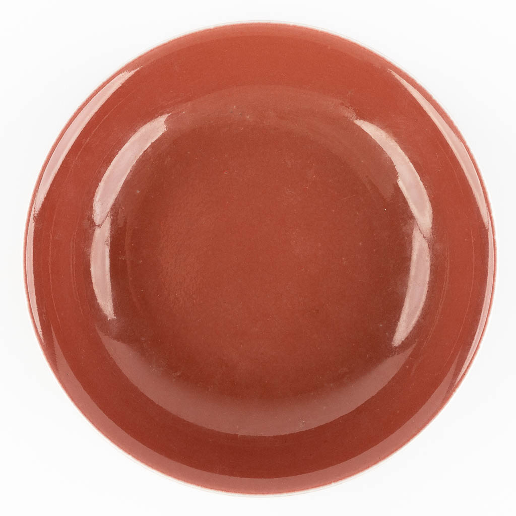 A Chinese bowl with monochrome red glaze, marked Qianlong. 19th/20th C. (H:5 x D:19 cm)