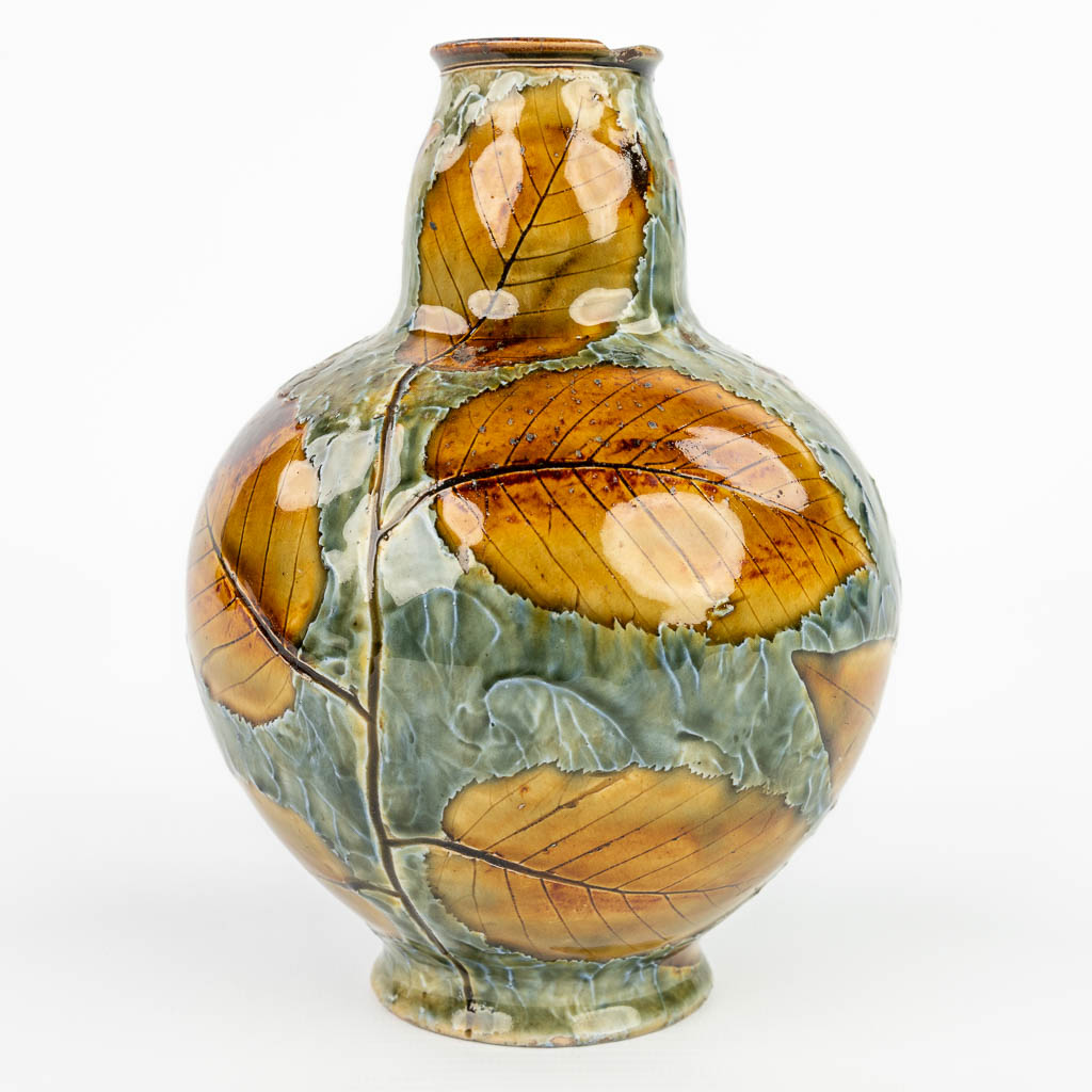 A vase decorated with leaves and made of stoneware marked Royal Doulton. (H:18cm)