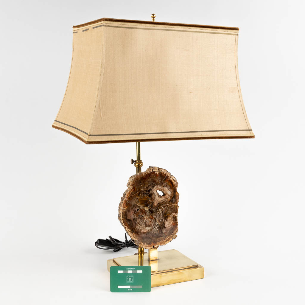 A table lamp with a fossilized tree trunk, circa 1980. (H:57 cm)