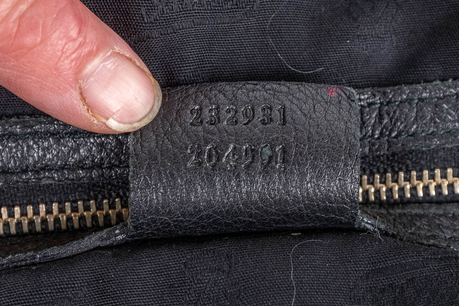 Gucci, a handbag made of black leather, with original belt. (W:40 x H:35 cm)