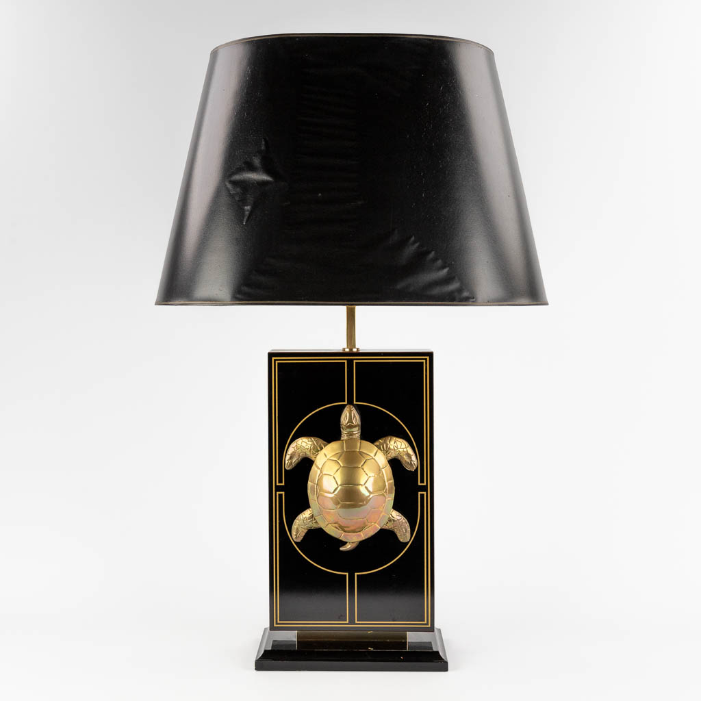 Mahenna, A table lamp with brass turtle, Hollywood Regency style. Circa 1980.