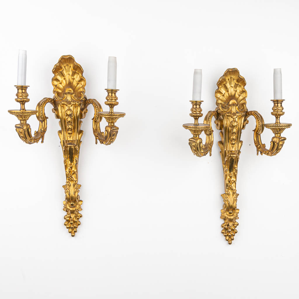 A pair of large wall lamps made of bronze in Louis XV style. 