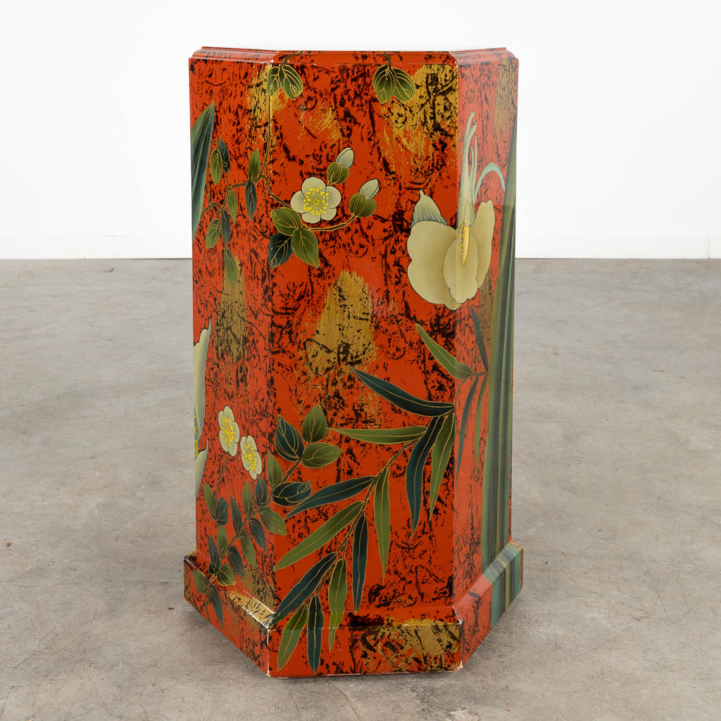 A hexagonal with six drawers and hand-painted flower decor. Circa 1970. (D:40 x W:40 x H:67 cm)