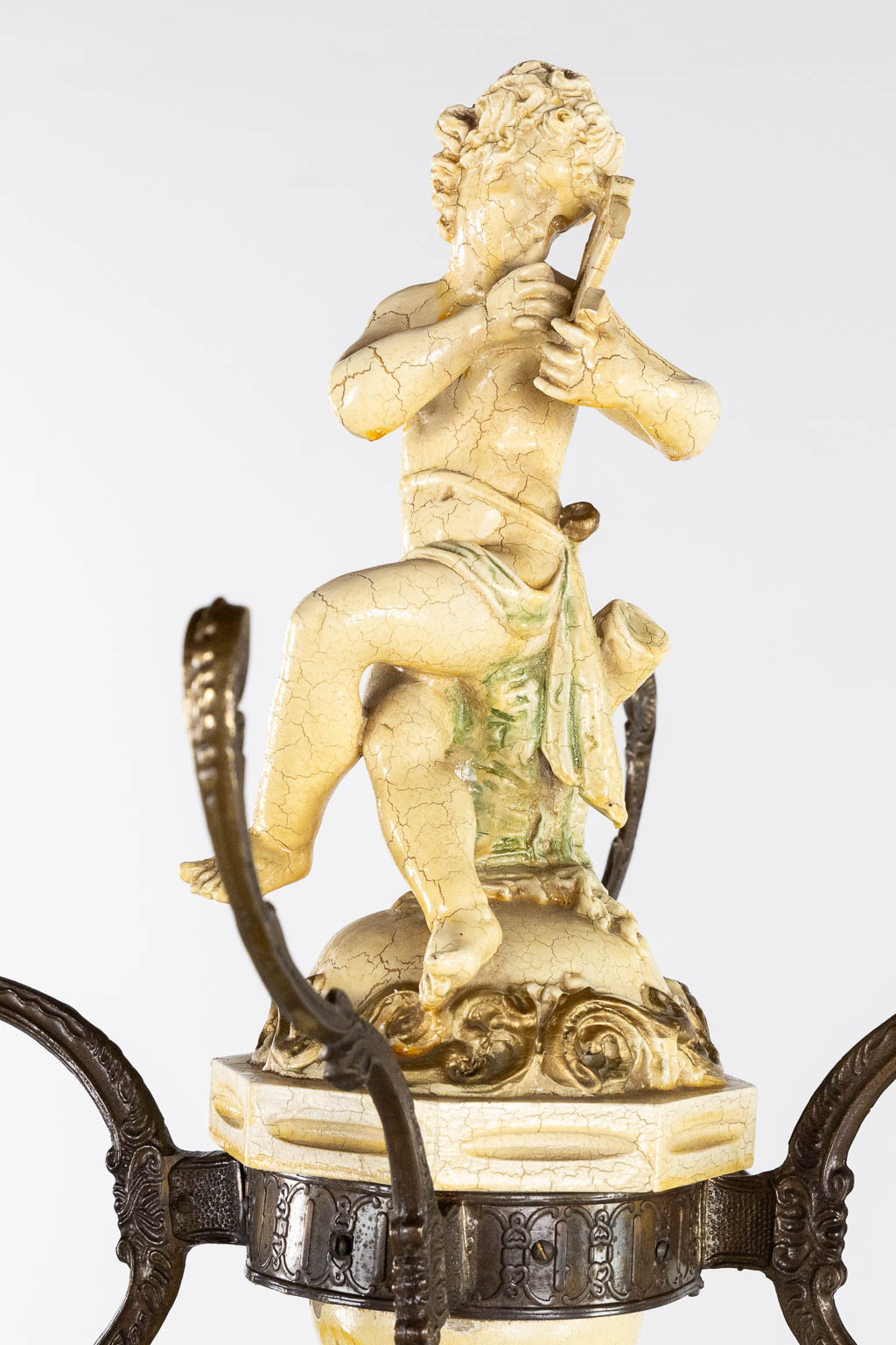 A coathanger, patinated resine with a putto. (L:49 x W:49 x H:186 cm)