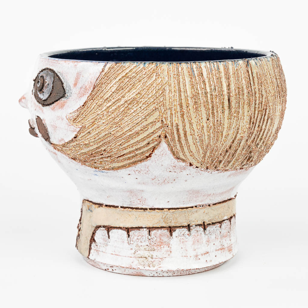 Een vaas in de vorm van een aangezicht, gemaakt uit geglazuurde keramiek voor Perignem. Pièce Unique. (H:11,5cm)