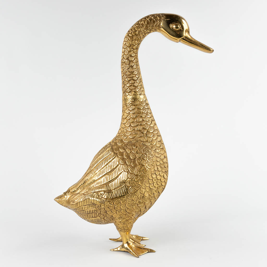 A large figurative goose, gold-plated metal. 20th C. (D:15 x W:35 x H:49,5 cm)