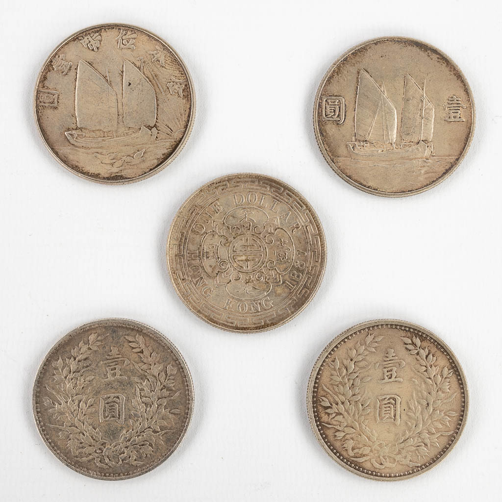 5 Antieke Chinese zilveren munten. Hong Kong Dollar/Yuan, zilver. (D:3,9 cm)