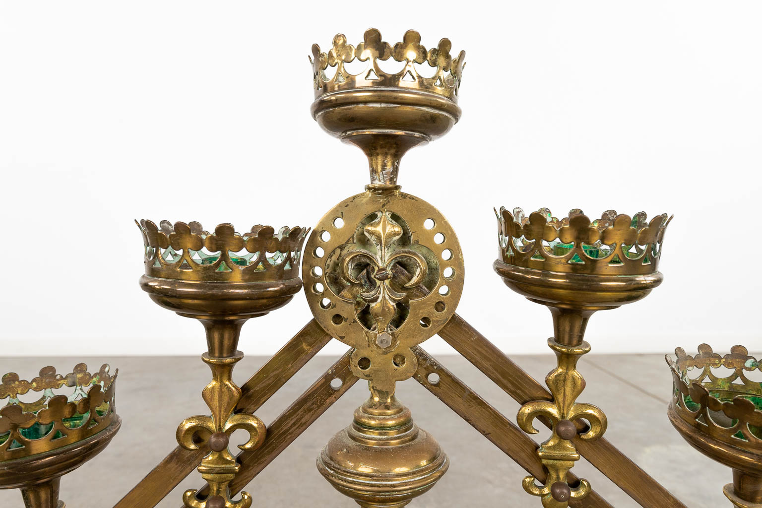 A pair of bronze candelabra with adjustable arms, and 7 candle holders. Decor of Fleur De Lis. (W:76 x H:52 cm)
