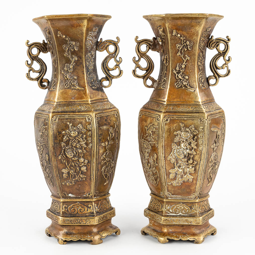 A pair of small Japanese vases,  bronze. 