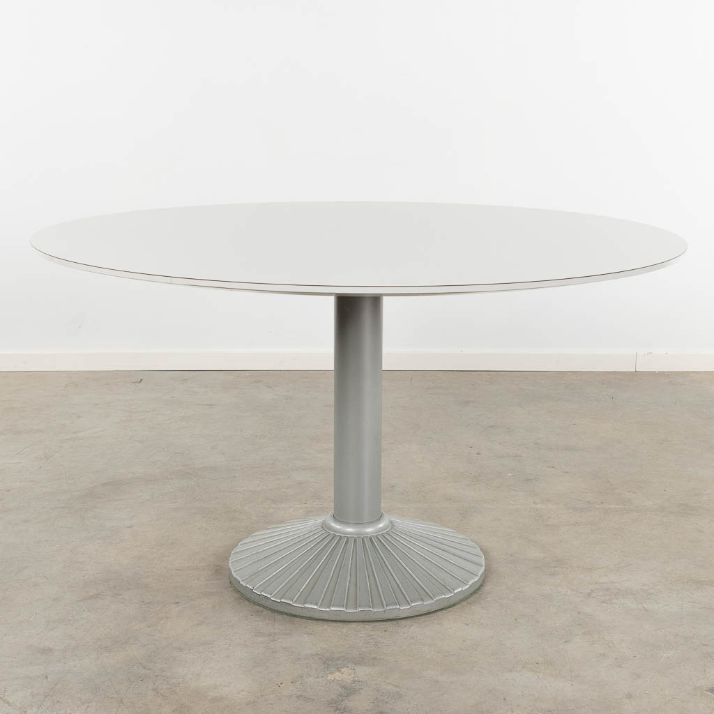 Peter NOEVER (XX-XXI) 'Round Table' for Zanotta. (H:73 x D:128 cm)