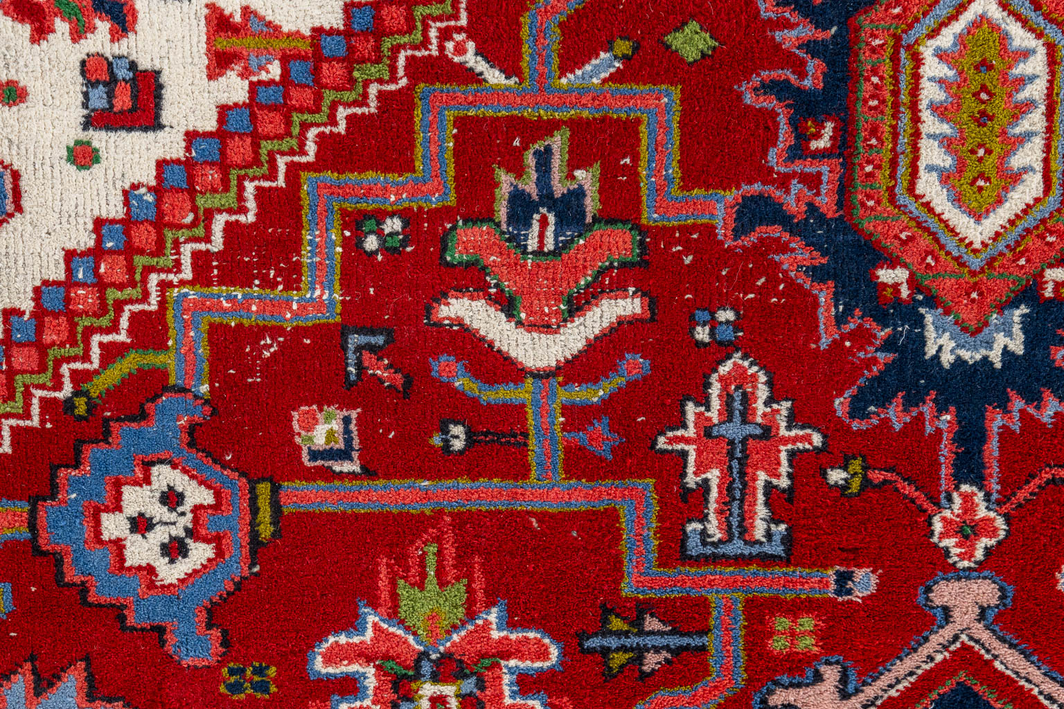 Een Oosters handgeknoopt tapijt, Heriz. (L:350 x W:252 cm)