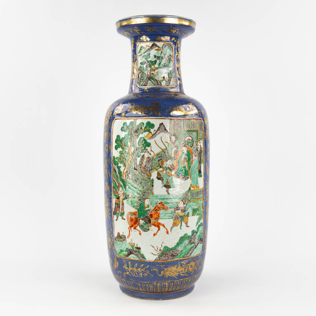  A Chinese vase with a blue decor of warriors and the emperor. 19th C. 
