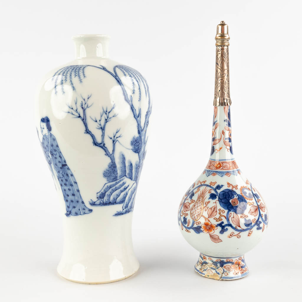 A Chinese Meiping vase and Rosewater sprinkler. 18th/19th C. (H:23 x D:11 cm)