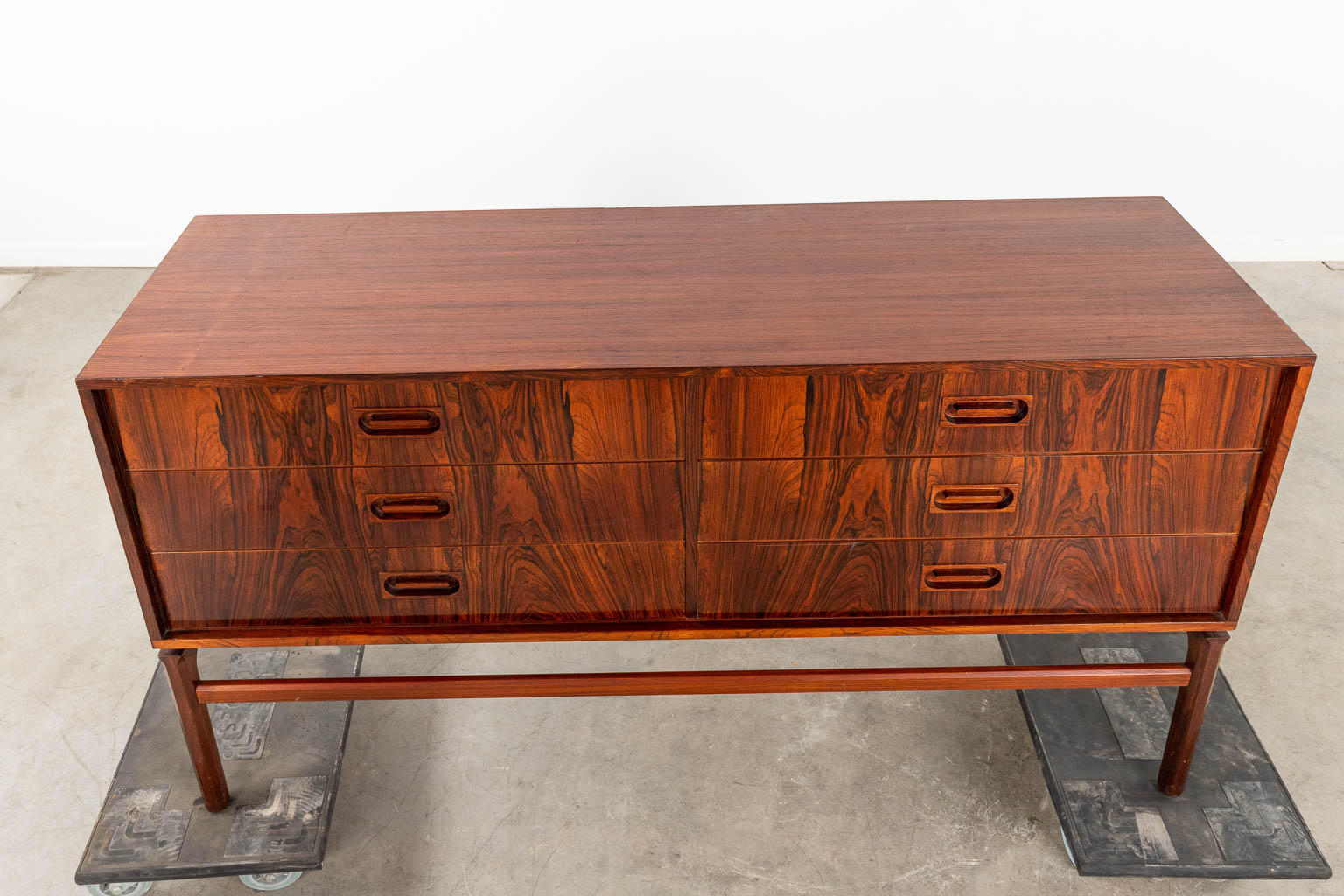 A mid-century Scandinavian Sideboard with 6 drawers, and rosewood veneer. (D:45 x W:150 x H:80 cm)