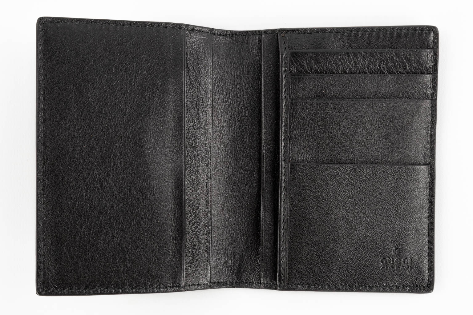 Delvaux en Gucci, een bankbiljettenhouder in croco en kaartenhouder in kalfsleder. (W:10 x H:9,5 cm)
