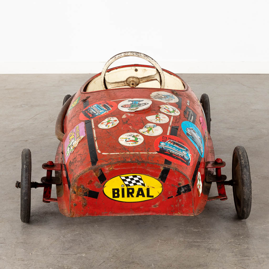 Een vintage trapauto, Ferrari. Circa 1960. (D:53 x W:100 x H:40 cm)