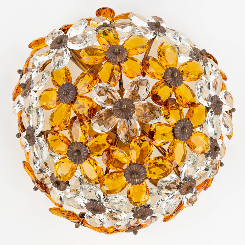 A vintage ceiling lamp, made of glass flowers. (H:14cm)