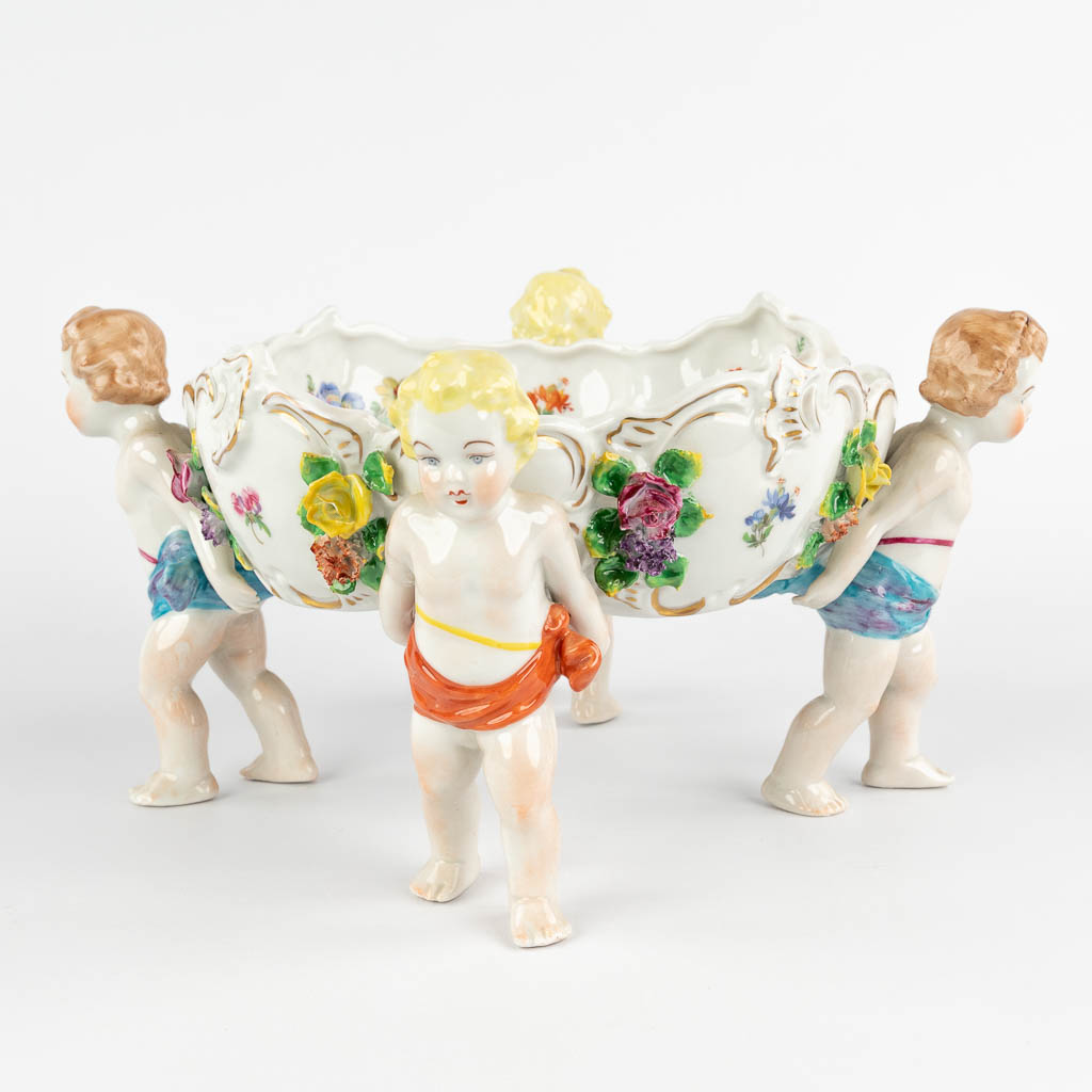 Capodimonte, a bowl carried by children. 20th C. (H:16 x D:31 cm)