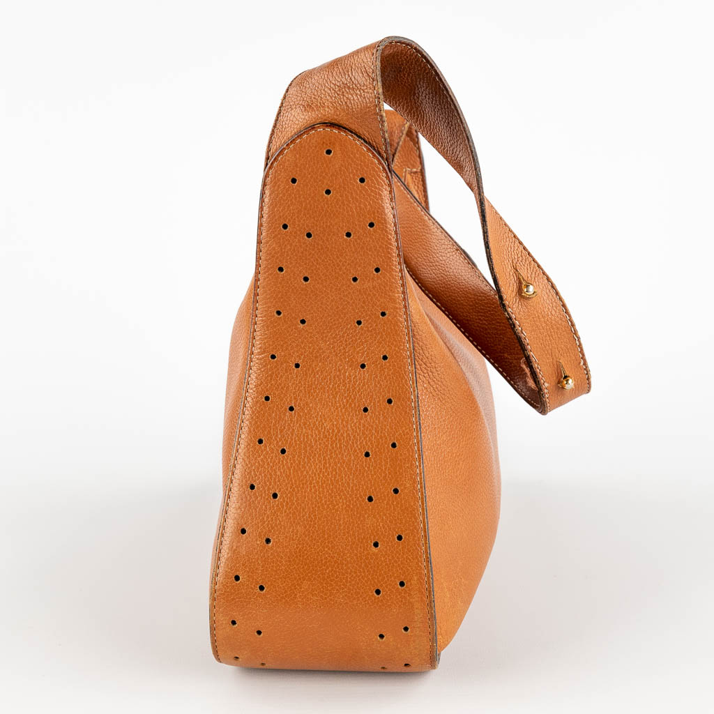 Delvaux, Pensée, een handtas gemaakt uit bruin leder. (W:24 x H:32 cm)