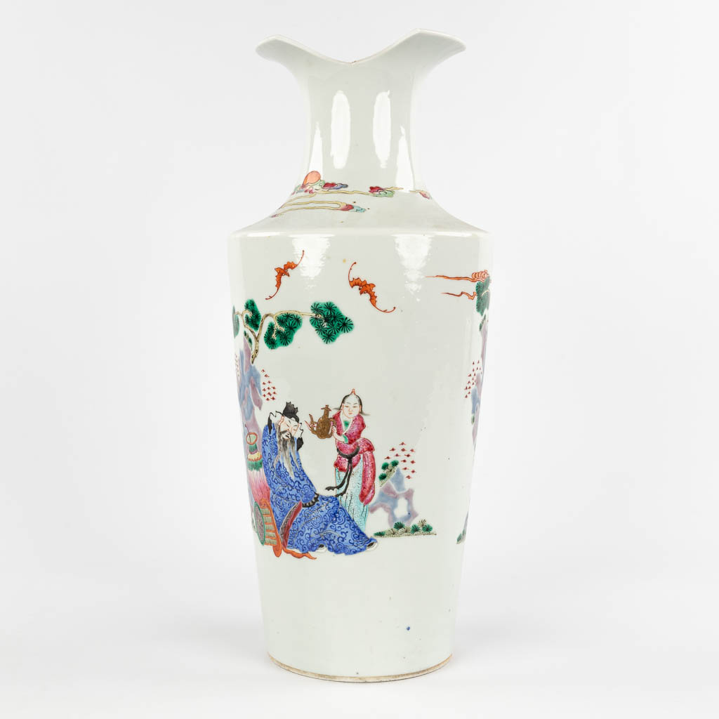 A Chinese vase, decorated with wise men or Immortals. 19th/20th C. (H:44 x D:19 cm)