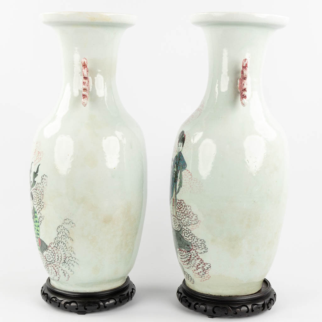 A pair of Chinese vases decorated with buffalo and ladies. (H:57 x D:24 cm)