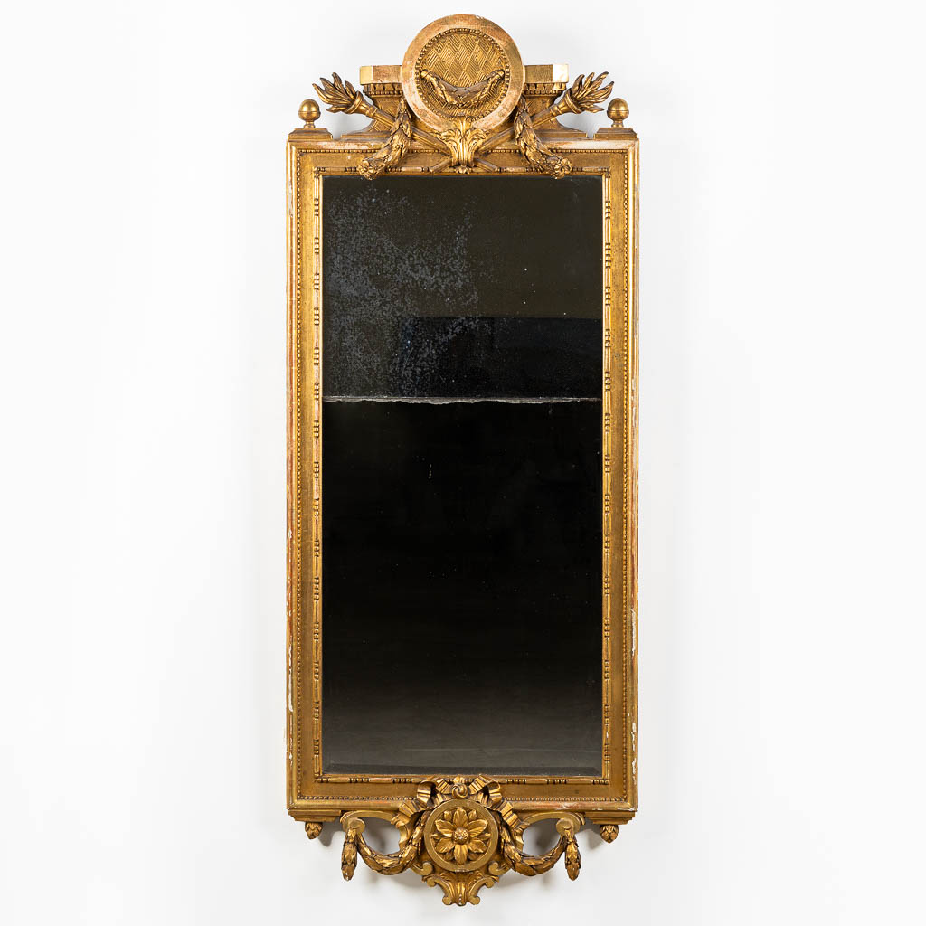 Een antieke spiegel, waarschijnlijk Scandinavië, Zweden. 19de eeuw. (W:70 x H:178 cm)