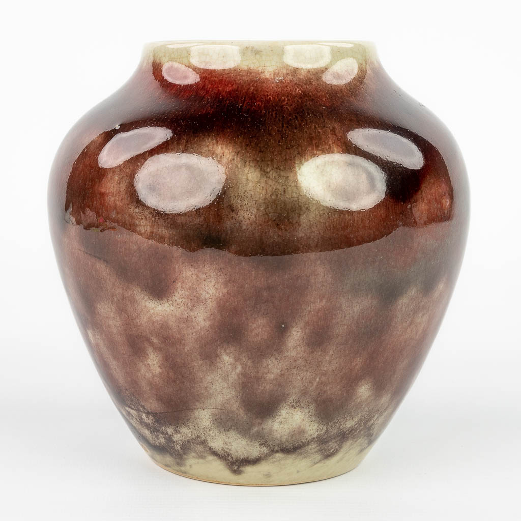 Een vaas gemaakt uit geglazuurd grès en gemerkt WMF. Periode 1930. (H:17cm)