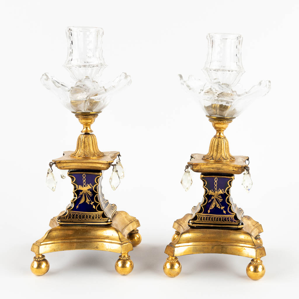 A pair of candlesticks, bronze finished with glass and porcelain. 19th C. (D:10 x W:10 x H:24 cm)