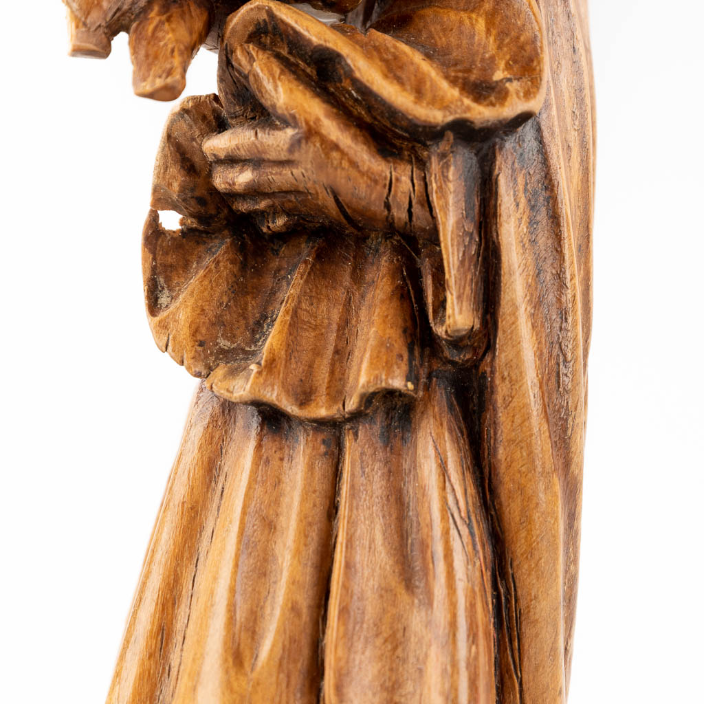 An antique wood-sculpture of Joseph with a child, glass eyes, 18th/19th C. (D:8 x W:14 x H:35 cm)