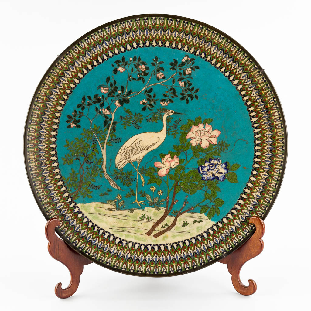 A large plate with a heron, cloisonné enamel, probably 19th C. (D:45 cm)