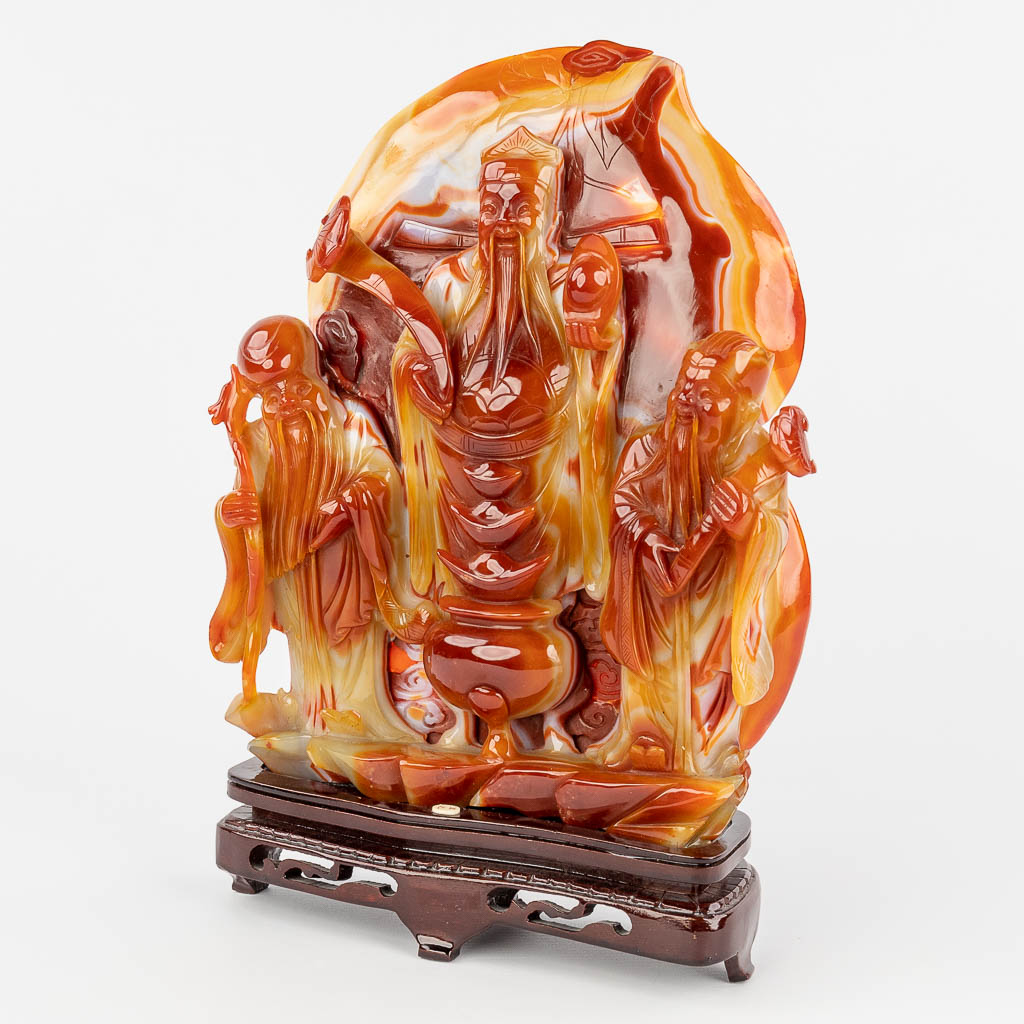 A large Chinese sculptured agate stone, decorated with three wise men. 20th C. (W: 24 x H: 34 cm)