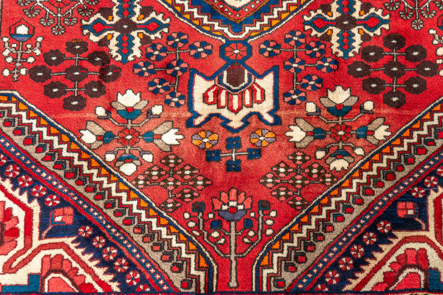 Een groot Oosters handgeknoopt tapijt. Klardasht. (200 x 300 cm)
