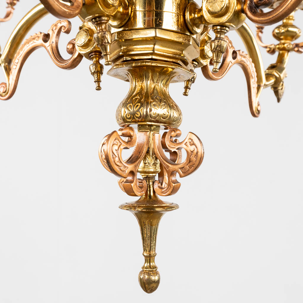 Luppens, een luchter gemaakt uit tweekleurig brons, gemerkt. Omgebouwde gasluchter, 19de eeuw. (H:90 x D:55 cm)