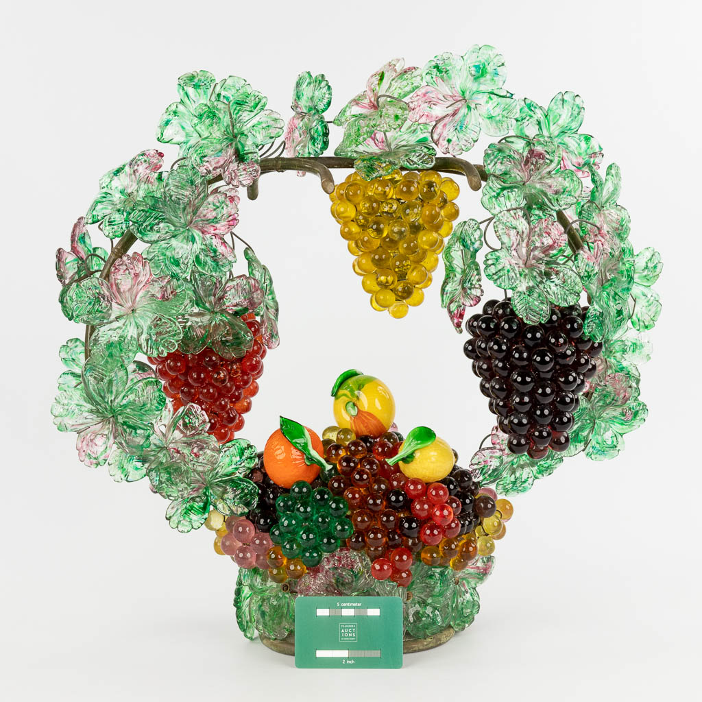 A table lamp decorated with glass grape vines and grapes, glass, probably made in Murano. (D:23 x W:50 x H:50 cm)