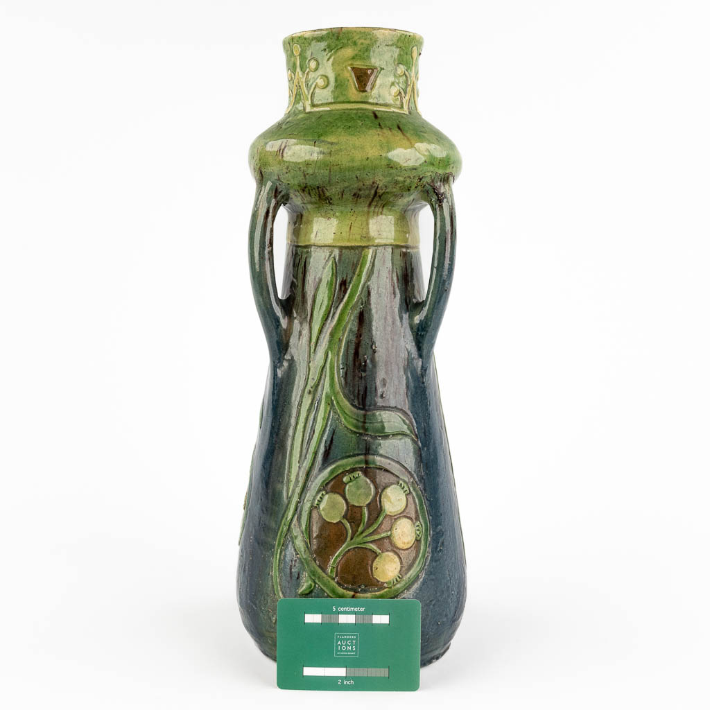 Léo MAES-VEREENOOGHE (XIX-XX) 'Vase' Flemish Earthenware, Torhout. (H:39 x D:15 cm)