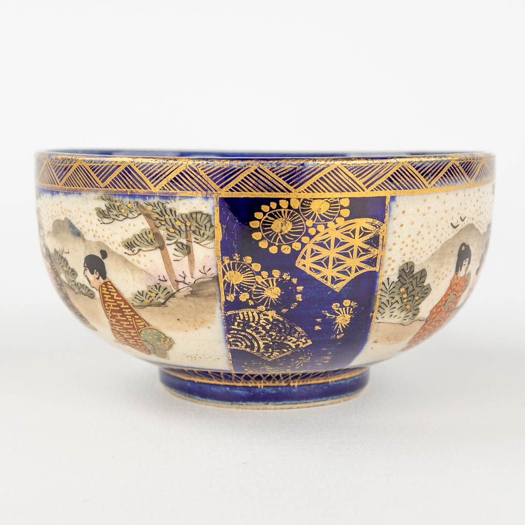 A 15-piece tea service, Satsuma stoneware, Meji period, Japan. Sarashina & Shimazu Clan Crest (W: 21 x H: 17,5 x D: 12 cm) (