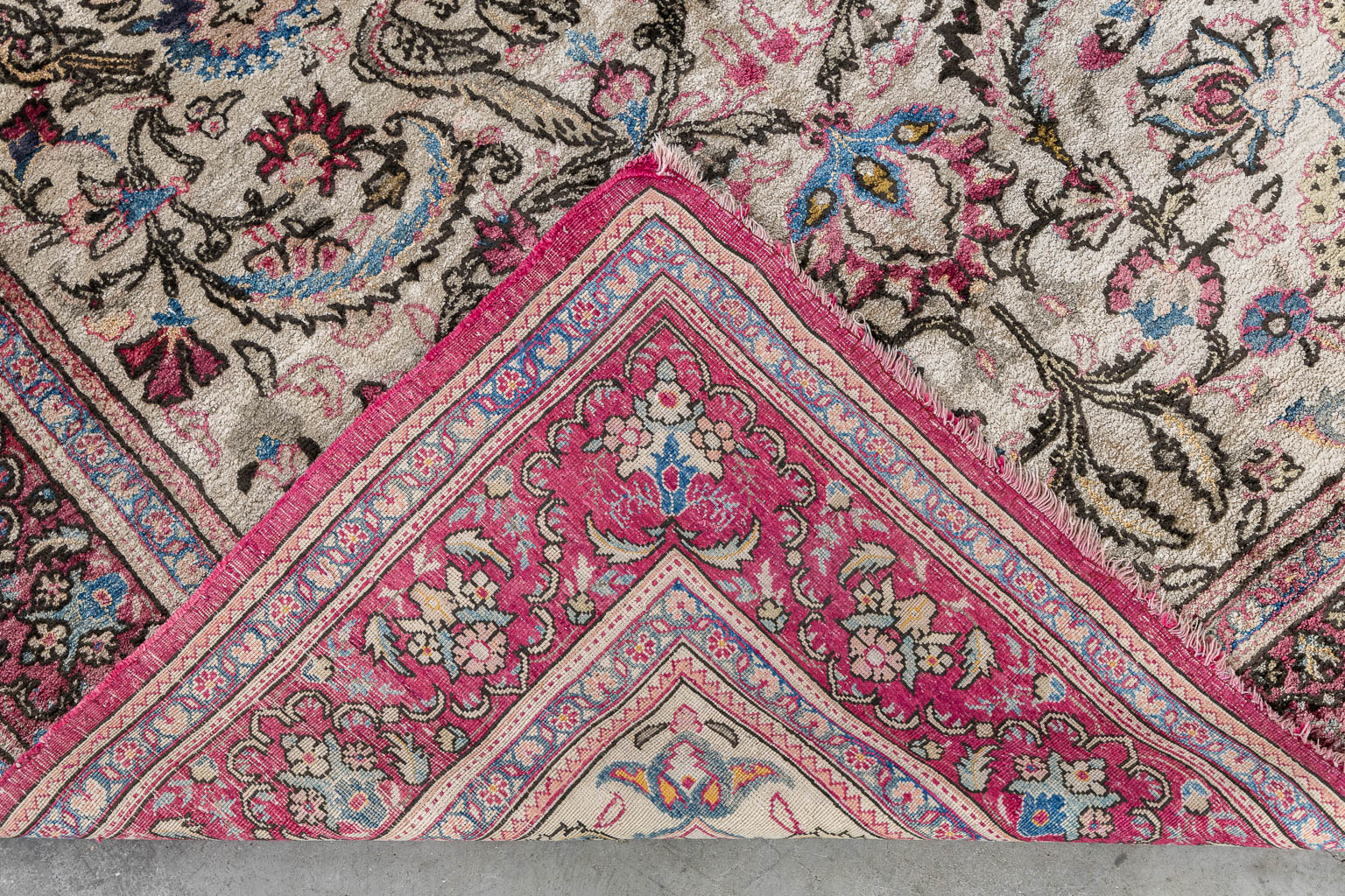 An Oriental hand-made carpet, Kashan, silk. (L:210 x W:135 cm)