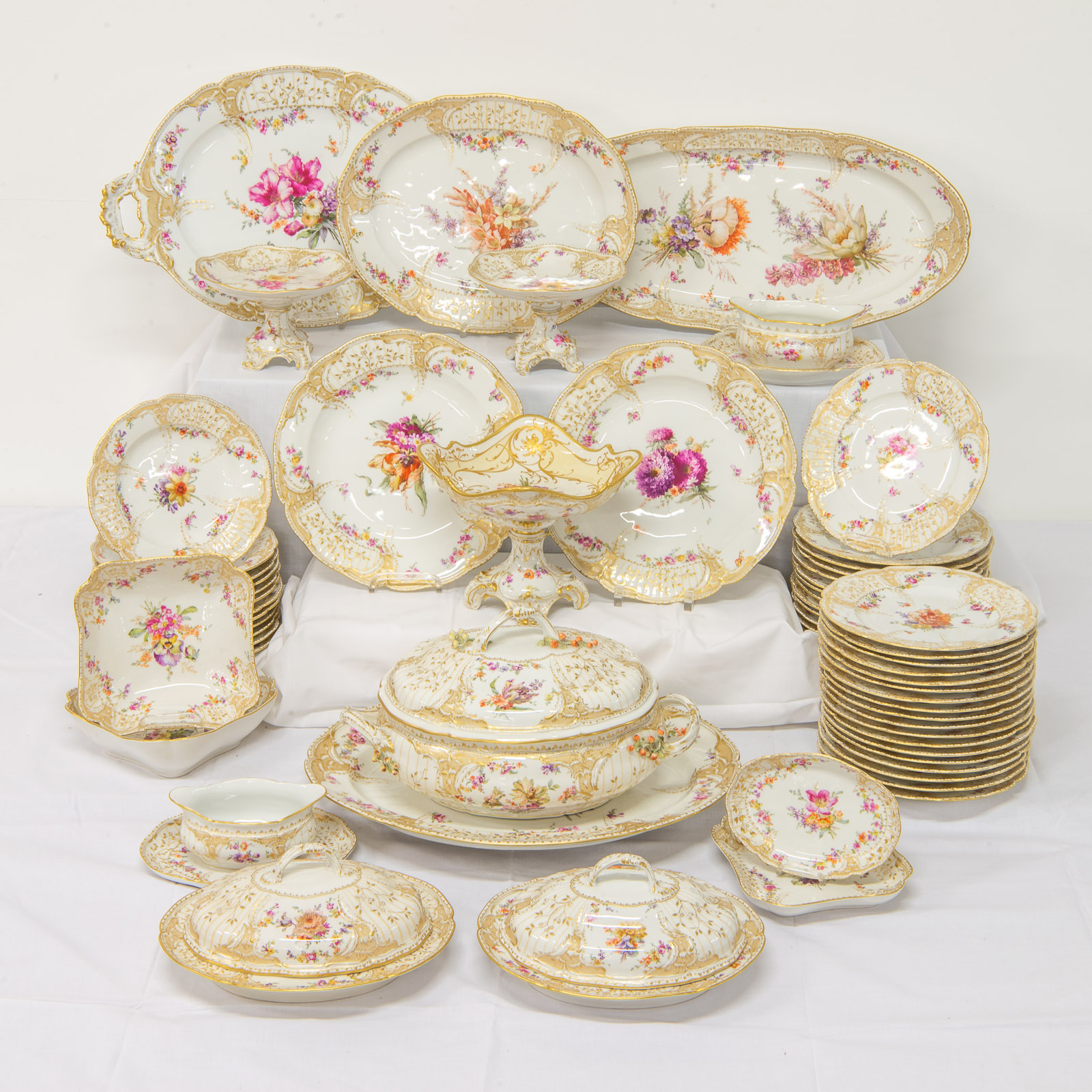 KPM Dinner Tableware, 66 pieces | Flanders Auctions